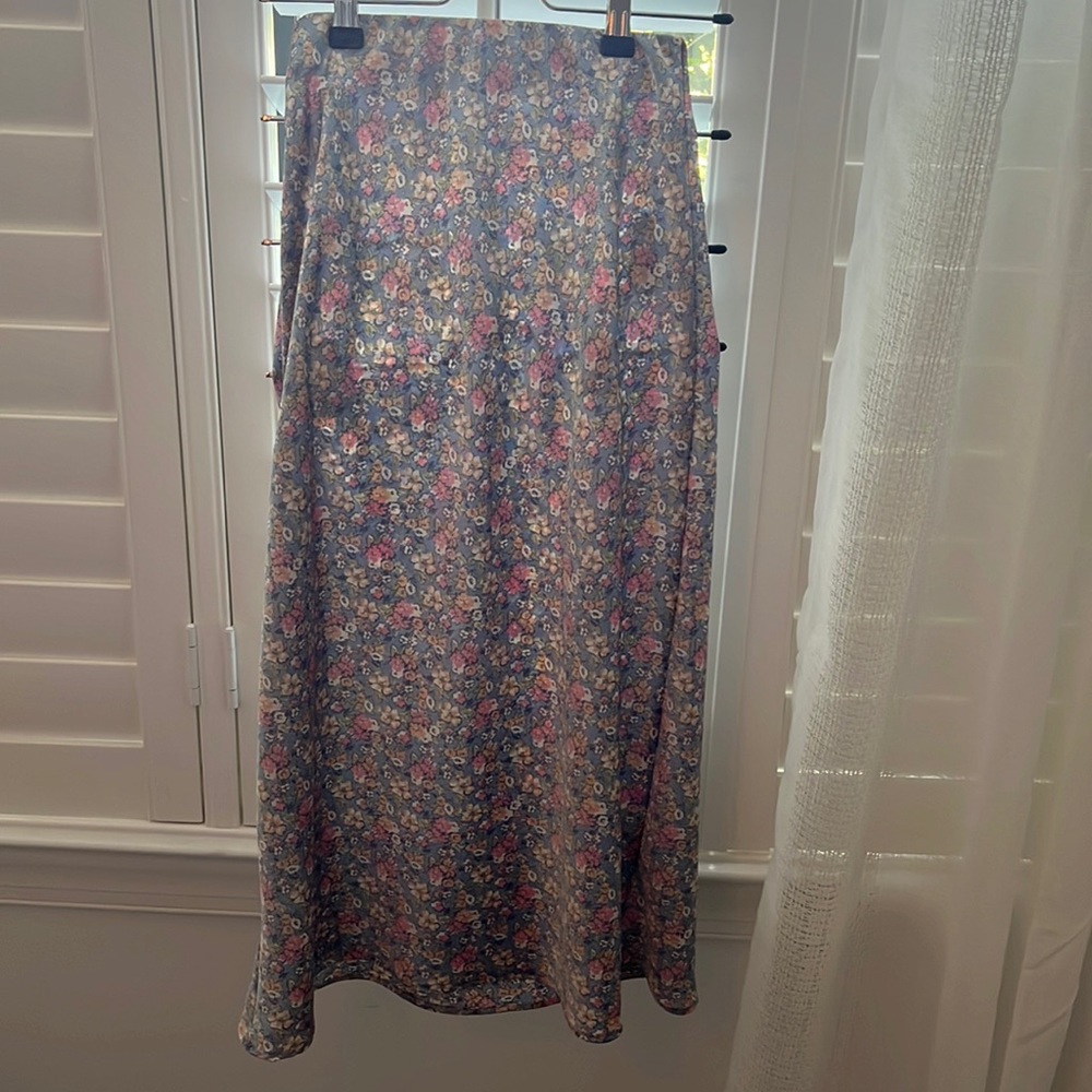 Francesca’s Boutique Satin Floral Skirt